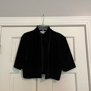 𝅺Vintage black velvet shrug